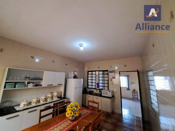 Imagem Casa com 3 Quartos à Venda, 274 m² em Santo Antônio - Louveira