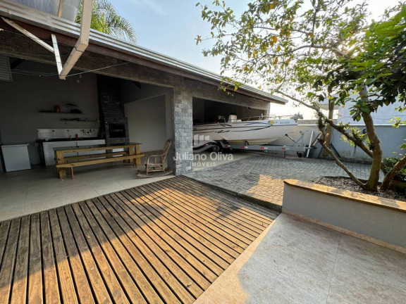 Imagem Casa com 4 Quartos à Venda, 196 m² em Barra Do Sai - Itapoá