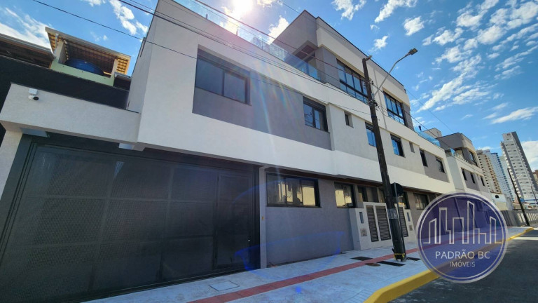 Imagem Sobrado com 3 Quartos à Venda, 184 m² em Centro - Balneário Camboriú Imagem Sobrado com 3 Quartos à Venda, 184 m² em Centro - Balneário Camboriú