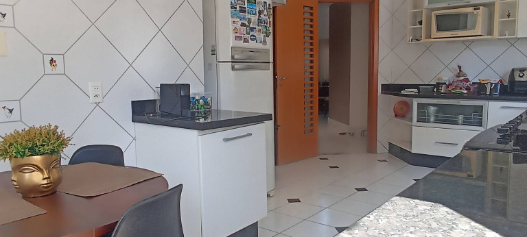 Imagem Casa com 4 Quartos à Venda, 480 m² em Cuiabá Imagem Casa com 4 Quartos à Venda, 480 m² em Cuiabá