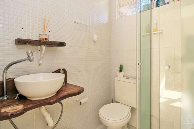 Imagem Imóvel com 2 Quartos à Venda, 51 m² em Cristal - Porto Alegre Imagem Imóvel com 2 Quartos à Venda, 51 m² em Cristal - Porto Alegre
