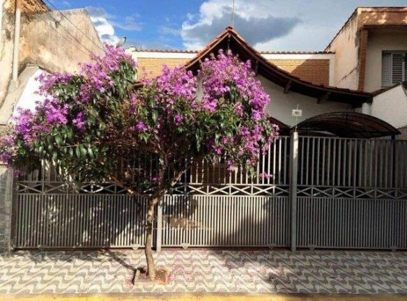 Casa com 6 Quartos para Alugar, 260 m² em Centro - Taubaté