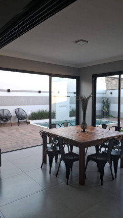 Imagem Casa com 3 Quartos à Venda, 350 m² em Taubaté Imagem Casa com 3 Quartos à Venda, 350 m² em Taubaté