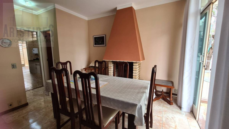 Imagem Casa com 4 Quartos à Venda, 302 m² em Centro - Jundiaí Imagem Casa com 4 Quartos à Venda, 302 m² em Centro - Jundiaí