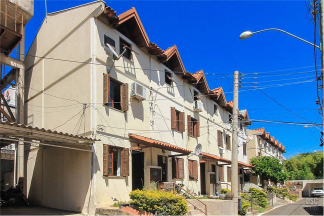 Imagem Casa com 3 Quartos à Venda, em Vila Nova - Porto Alegre Imagem Casa com 3 Quartos à Venda, em Vila Nova - Porto Alegre