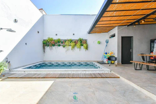 Imagem Casa com 4 Quartos à Venda, 240 m² Imagem Casa com 4 Quartos à Venda, 240 m²