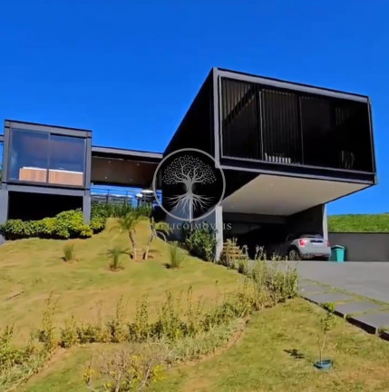 Casa de Condomínio com 3 Quartos à Venda, 390 m²
