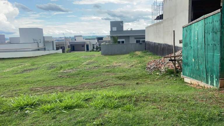 Terreno à Venda, 300 m² em Residencial Central Parque - Salto