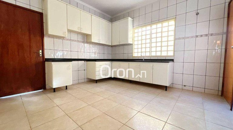 Imagem Sobrado com 4 Quartos à Venda, 280 m² em Setor Jaó - Goiânia