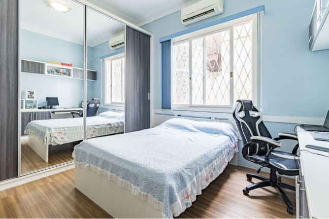 Imagem Casa com 2 Quartos à Venda, 250 m² em Vila Ipiranga - Porto Alegre Imagem Casa com 2 Quartos à Venda, 250 m² em Vila Ipiranga - Porto Alegre