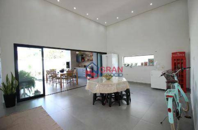 Imagem Casa com 4 Quartos à Venda, 233 m² em Butiatuvinha - Curitiba Imagem Casa com 4 Quartos à Venda, 233 m² em Butiatuvinha - Curitiba