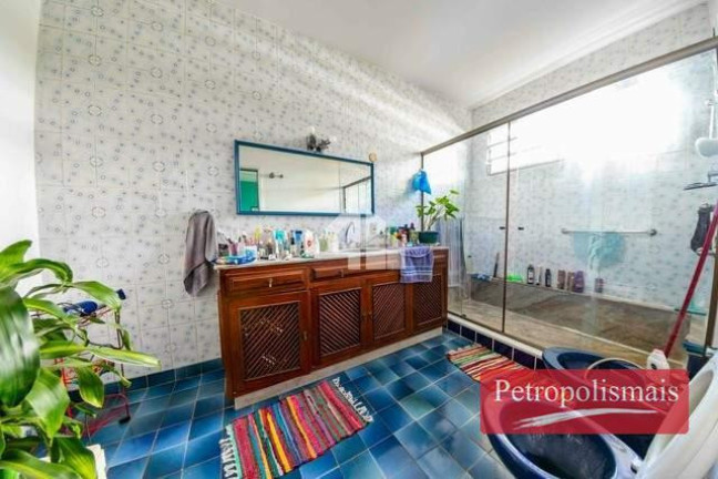 Imagem Casa com 4 Quartos à Venda, 263 m² em Quitandinha - Petrópolis Imagem Casa com 4 Quartos à Venda, 263 m² em Quitandinha - Petrópolis