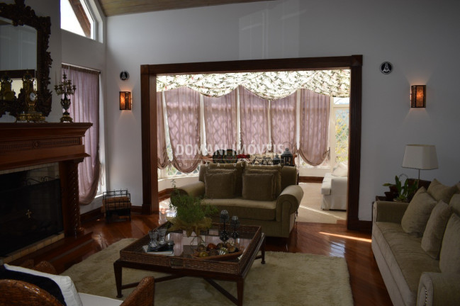 Imagem Casa com 4 Quartos à Venda, 656 m² em Região Do Alto Do Capivari - Campos Do Jordão