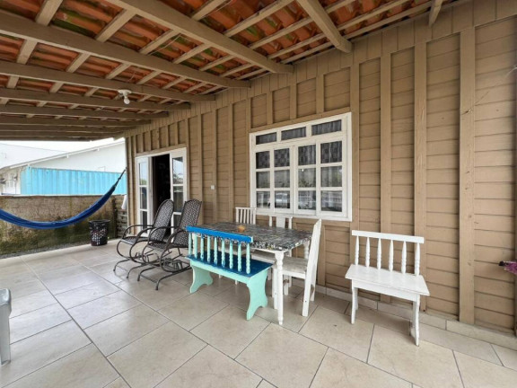 Imagem Casa com 4 Quartos à Venda, 135 m² em Centro - Balneário Barra Do Sul Imagem Casa com 4 Quartos à Venda, 135 m² em Centro - Balneário Barra Do Sul