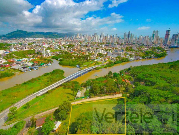 Imagem Terreno à Venda, 26.000 m² em São Francisco De Assis - Camboriú Imagem Terreno à Venda, 26.000 m² em São Francisco De Assis - Camboriú
