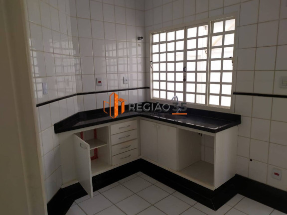 Imagem Casa com 3 Quartos à Venda, 250 m² em Jardim Das Azaléias - Poços De Caldas Imagem Casa com 3 Quartos à Venda, 250 m² em Jardim Das Azaléias - Poços De Caldas