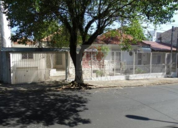 Imagem Casa com 5 Quartos à Venda, 280 m² em Petrópolis - Porto Alegre Imagem Casa com 5 Quartos à Venda, 280 m² em Petrópolis - Porto Alegre