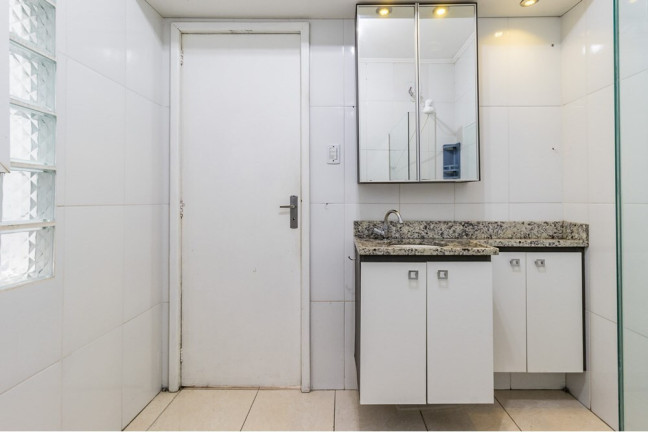 Imagem Apartamento com 3 Quartos à Venda, 75 m² em Higienópolis - Porto Alegre Imagem Apartamento com 3 Quartos à Venda, 75 m² em Higienópolis - Porto Alegre