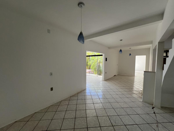 Imagem Casa com 3 Quartos à Venda, 228 m² em São João Do Rio Vermelho - Florianópolis Imagem Casa com 3 Quartos à Venda, 228 m² em São João Do Rio Vermelho - Florianópolis