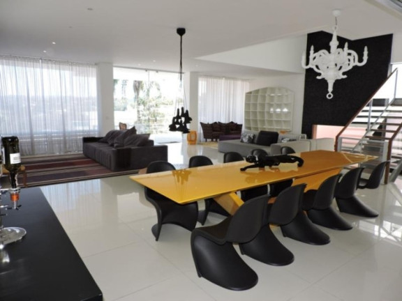 Imagem Casa com 4 Quartos à Venda, 613 m² em Golf Village - Carapicuíba Imagem Casa com 4 Quartos à Venda, 613 m² em Golf Village - Carapicuíba