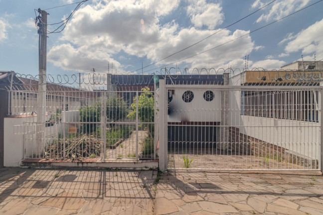 Casa com 3 Quartos à Venda,  em Bom Jesus - Porto Alegre