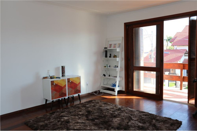 Imagem Casa com 5 Quartos à Venda, em Jardim Itu - Porto Alegre Imagem Casa com 5 Quartos à Venda, em Jardim Itu - Porto Alegre