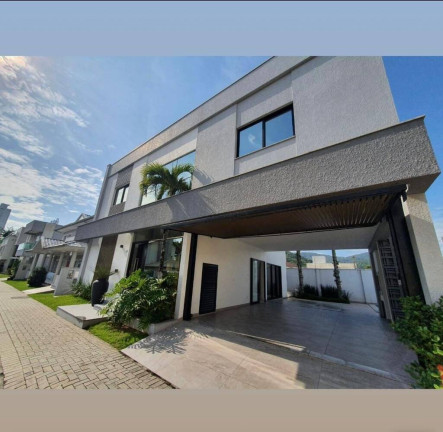 Imagem Casa com 4 Quartos à Venda, 250 m² em Barra Sul - Balneário Camboriú Imagem Casa com 4 Quartos à Venda, 250 m² em Barra Sul - Balneário Camboriú