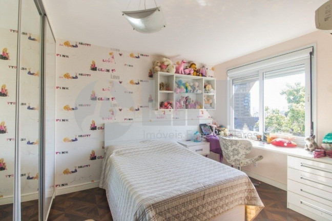 Imagem Imóvel com 4 Quartos à Venda, 446 m² em Jardim Carvalho - Porto Alegre Imagem Imóvel com 4 Quartos à Venda, 446 m² em Jardim Carvalho - Porto Alegre