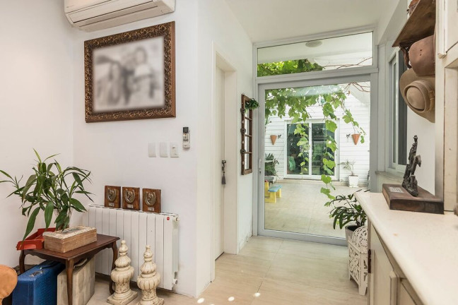 Imagem Casa com 3 Quartos à Venda, 300 m² em Jardim Lindóia - Porto Alegre Imagem Casa com 3 Quartos à Venda, 300 m² em Jardim Lindóia - Porto Alegre
