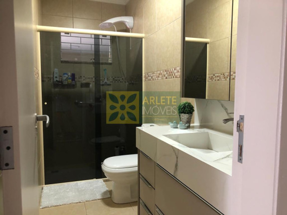 Imagem Casa com 2 Quartos à Venda, 70 m² em Centro - Tijucas Imagem Casa com 2 Quartos à Venda, 70 m² em Centro - Tijucas