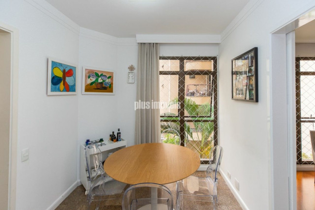 Imagem Apartamento com 4 Quartos à Venda, 220 m² em Moema - São Paulo