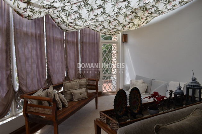 Imagem Casa com 4 Quartos à Venda, 656 m² em Região Do Alto Do Capivari - Campos Do Jordão