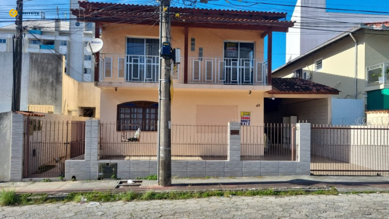 Imagem Casa com 6 Quartos à Venda, 280 m² em Trindade - Florianópolis Imagem Casa com 6 Quartos à Venda, 280 m² em Trindade - Florianópolis