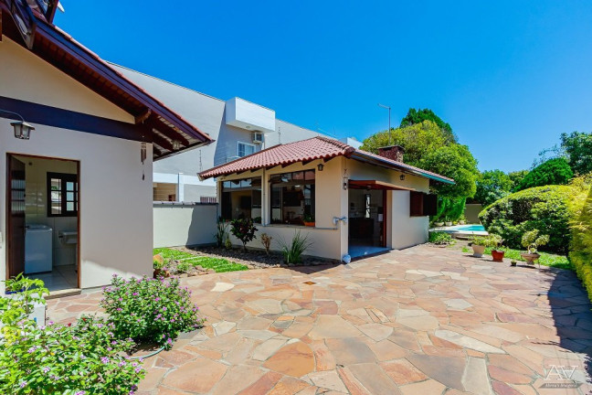 Imagem Casa com 4 Quartos à Venda, 210 m² em Niterói - Canoas Imagem Casa com 4 Quartos à Venda, 210 m² em Niterói - Canoas