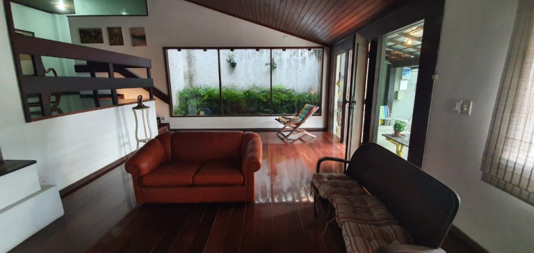 Imagem Casa com 4 Quartos à Venda, em São Francisco - Niterói Imagem Casa com 4 Quartos à Venda, em São Francisco - Niterói