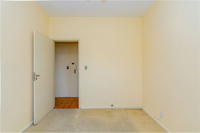 Imagem Imóvel com 3 Quartos à Venda, em Rio Branco - Porto Alegre Imagem Imóvel com 3 Quartos à Venda, em Rio Branco - Porto Alegre