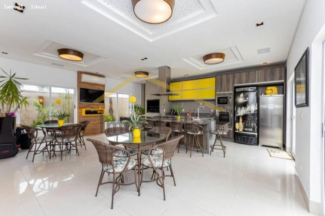 Imagem Casa com 4 Quartos à Venda, 290 m² em Santa Felicidade - Curitiba Imagem Casa com 4 Quartos à Venda, 290 m² em Santa Felicidade - Curitiba