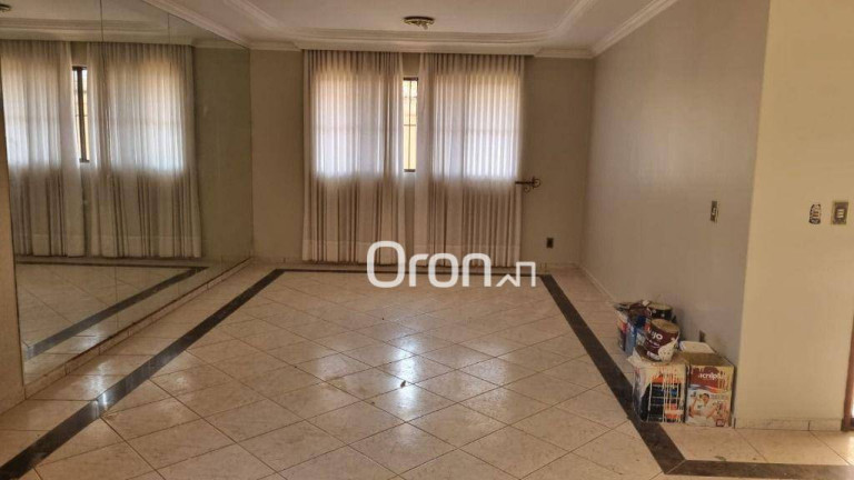 Sobrado com 4 Quartos à Venda, 253 m² em Jardim América - Goiânia