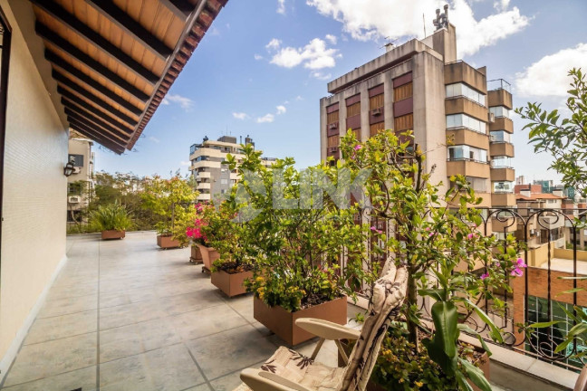 Imagem Imóvel com 3 Quartos à Venda, 225 m² em Auxiliadora - Porto Alegre Imagem Imóvel com 3 Quartos à Venda, 225 m² em Auxiliadora - Porto Alegre