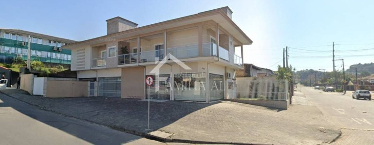 Sobrado com 5 Quartos à Venda, 120 m² em Boehmerwald - Joinville