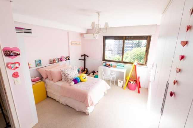 Imagem Imóvel com 3 Quartos à Venda, 278 m² em Auxiliadora - Porto Alegre Imagem Imóvel com 3 Quartos à Venda, 278 m² em Auxiliadora - Porto Alegre