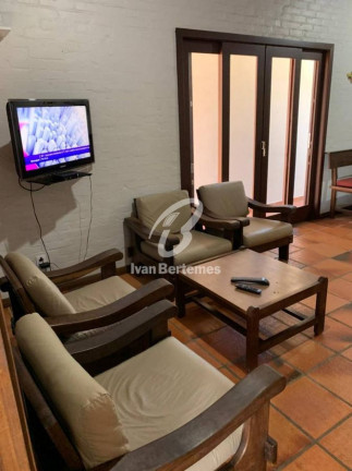 Imagem Casa com 4 Quartos para Temporada, em Centro - Bombinhas Imagem Casa com 4 Quartos para Temporada, em Centro - Bombinhas