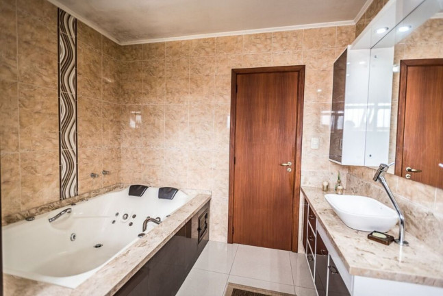 Imagem Imóvel com 4 Quartos à Venda, em Sarandi - Porto Alegre Imagem Imóvel com 4 Quartos à Venda, em Sarandi - Porto Alegre