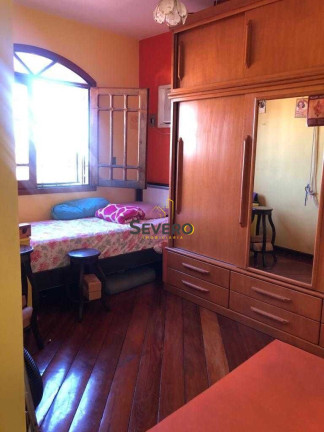 Imagem Casa com 5 Quartos à Venda, 300 m² em Centro - São Gonçalo