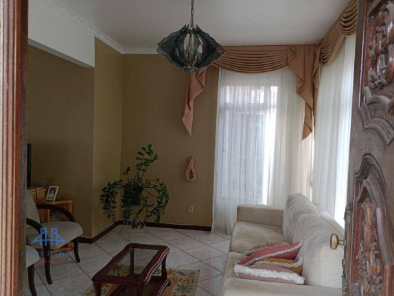 Imagem Casa com 6 Quartos à Venda, 250 m² em Capoeiras - Florianópolis Imagem Casa com 6 Quartos à Venda, 250 m² em Capoeiras - Florianópolis