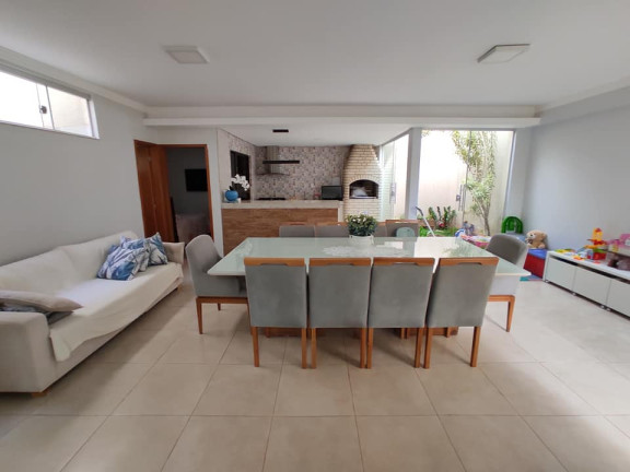 Imagem Imóvel com 
            	4             Quartos à Venda, 210 m² em 
            	Sitios Santa Luzia             - 
            	Aparecida De Goiania            