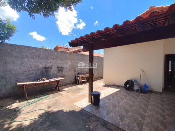 Imagem Casa com 3 Quartos à Venda, 200 m² em Pacaembu - Uberaba Imagem Casa com 3 Quartos à Venda, 200 m² em Pacaembu - Uberaba