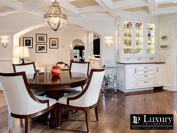 Imagem Casa com 5 Quartos à Venda, em Bronxville - New York City Imagem Casa com 5 Quartos à Venda, em Bronxville - New York City
