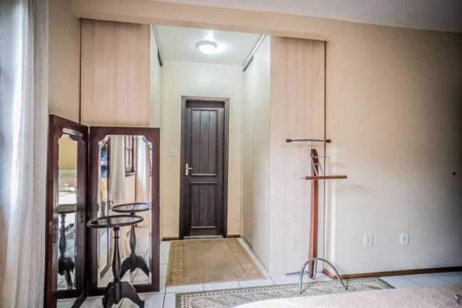 Imagem Imóvel com 4 Quartos à Venda,  em Sarandi - Porto Alegre