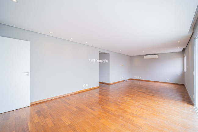 Imagem Imóvel com 3 Quartos à Venda, 168 m² em Moema - São Paulo Imagem Imóvel com 3 Quartos à Venda, 168 m² em Moema - São Paulo